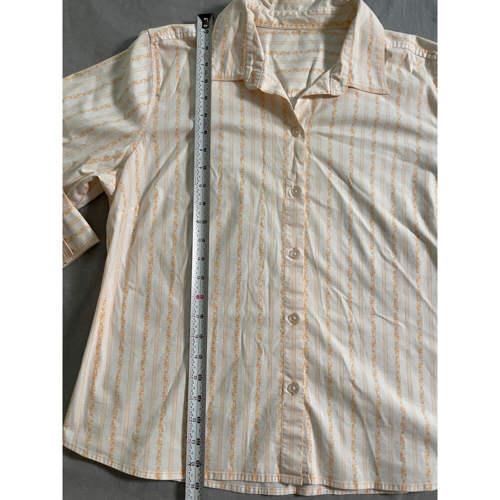 Vtg. 50s style cotton White and Orange Floral Button up - Picture 7 of 7
